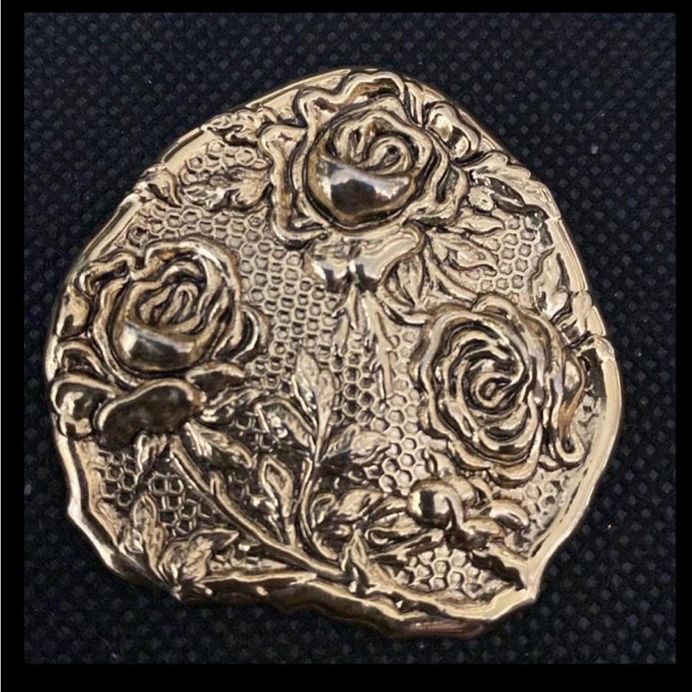 Vintage Gold Tone Roses design Scarf Buckle Ring